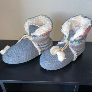 AEROSOLES Women’s Slippers Fuzzy Faux Fur Size Large 8-9